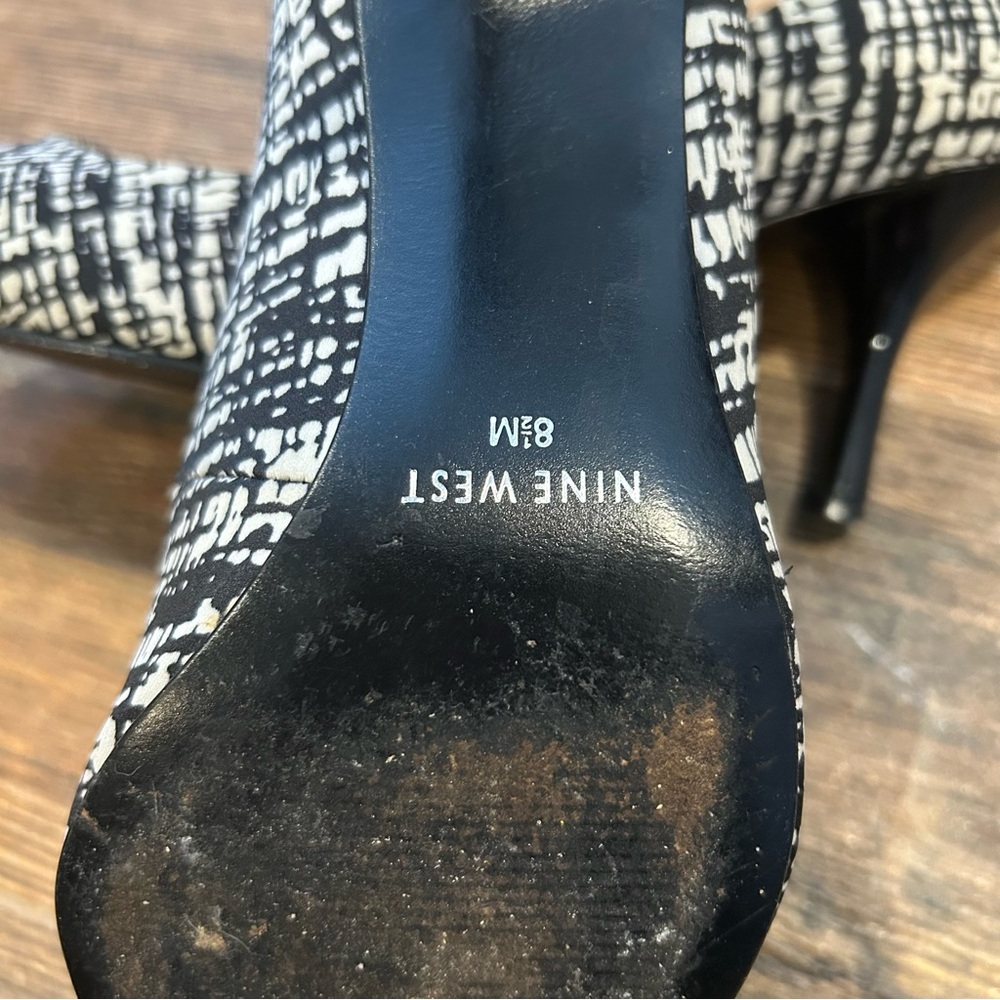 Nine West Black & White Graphic Print Heels - Size 8.5M - Picture 9 of 16